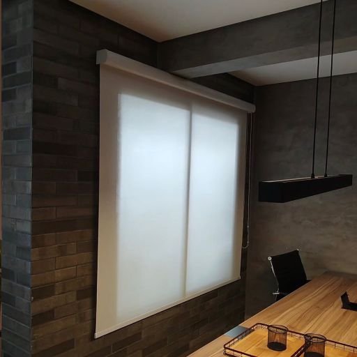 Persiana instalada em ambiente moderno